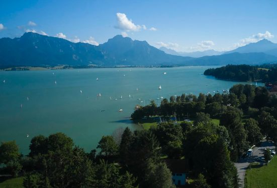Viele schöne Aussichtspunkte gibt es entlang der Strecke von Lechbruck bis hin zum Forggensee